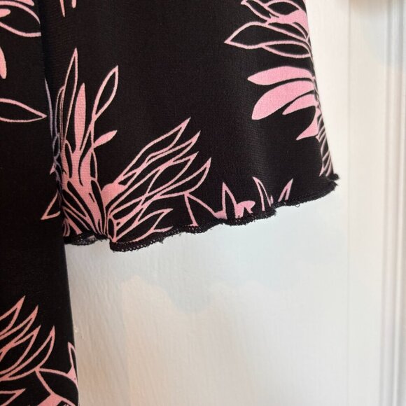 Laura Petites Asymmetrical Y2K Floral Top Black Pink V-Neck - Picture 9 of 10